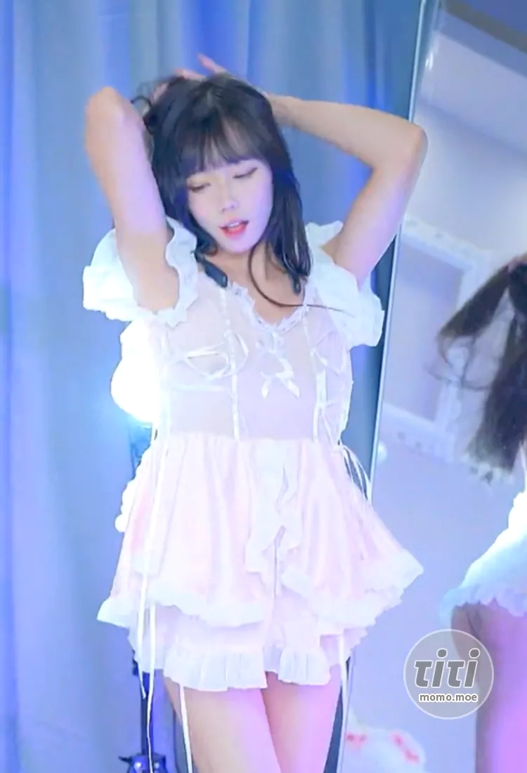 黏黏团子兔 – NO.015 (咬一口兔娘) 大摆锤舞蹈 [1V-558MB]