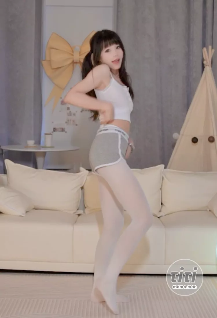 黏黏团子兔 – NO.034 (咬一口兔娘) 300里程碑奖励 [1V-117MB]