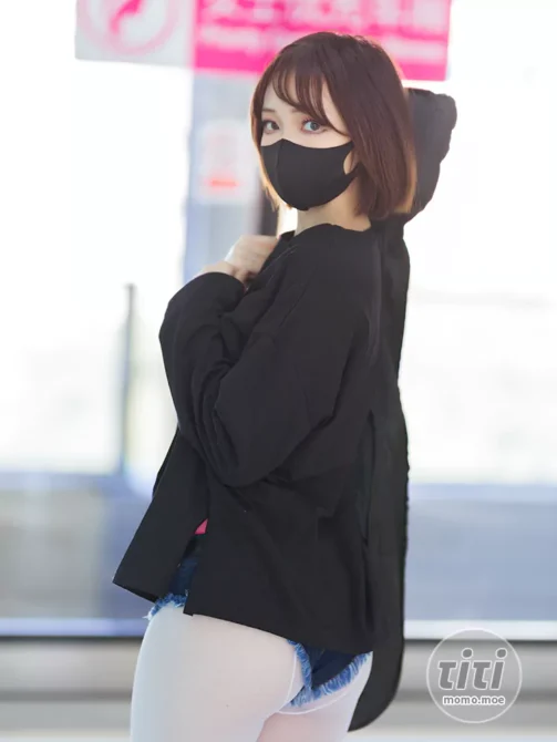 洛桑w伊梓 – NO.04 升玖老师 地铁吉他 [26P-276MB]