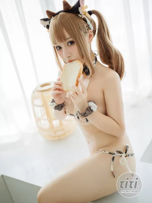 胡桃猫Kurumineko – NO.022 奶牛X摩卡厚乳 [52P-358M]