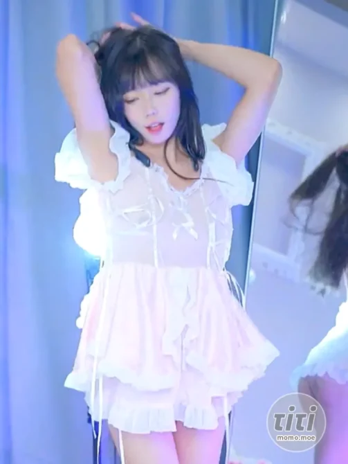 黏黏团子兔 – NO.015 (咬一口兔娘) 大摆锤舞蹈 [1V-558MB]