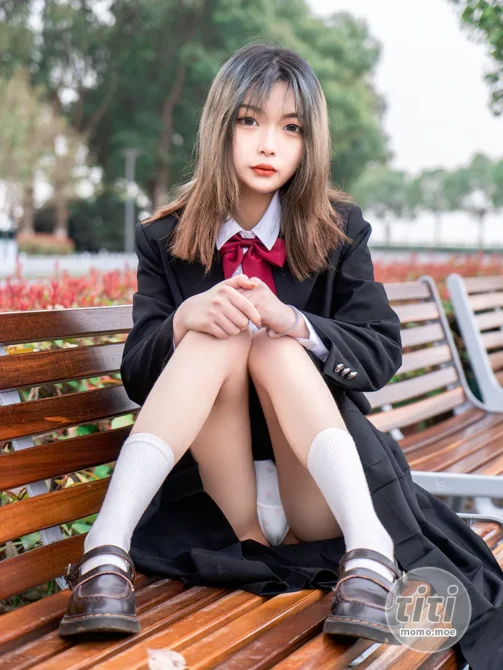 梨瑾瑾 – NO.015 户外黑长服 [20P-263M]