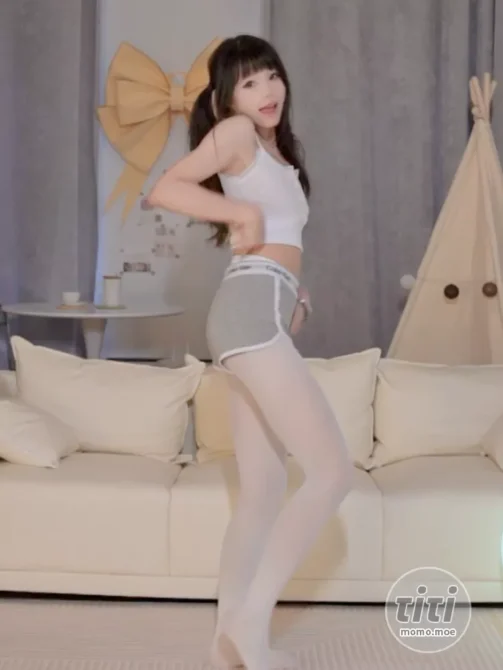 黏黏团子兔 – NO.034 (咬一口兔娘) 300里程碑奖励 [1V-117MB]